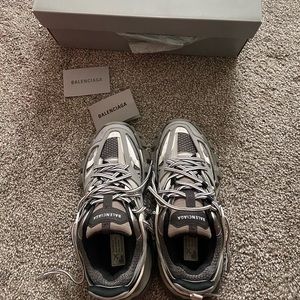 - Balenciaga sneakers Authentic